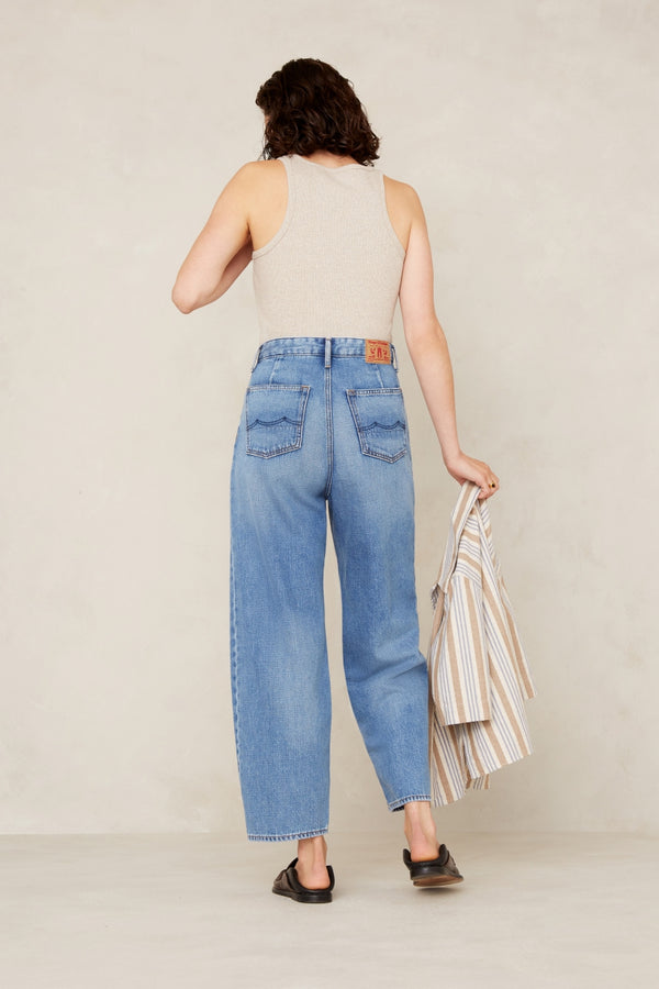 LEILA CROPPED | CLEAN MID VINTAGE