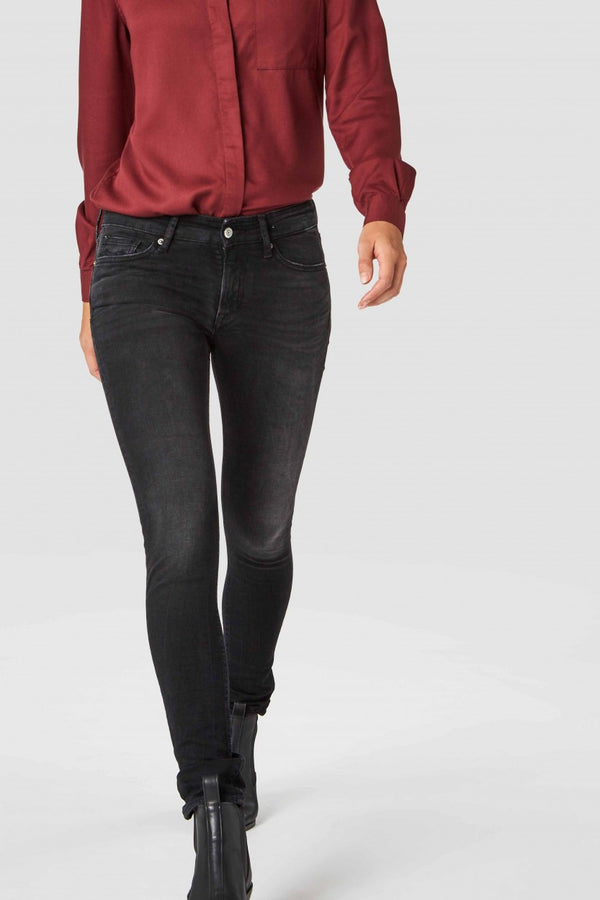 JUNO | BLACK WORN IN