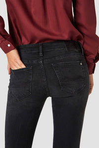JUNO | BLACK WORN IN